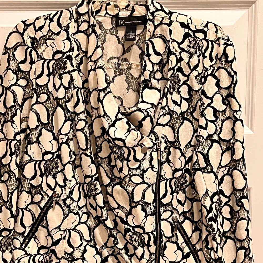 Beautiful black and white floral lightweight jacket